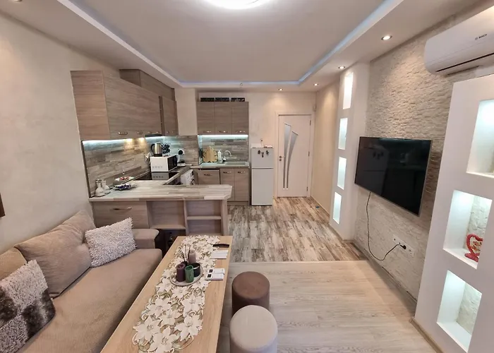 Adam And Eva Apartman *