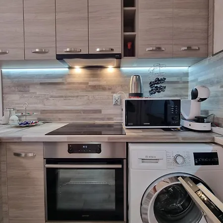 Adam And Eva 瓦爾納